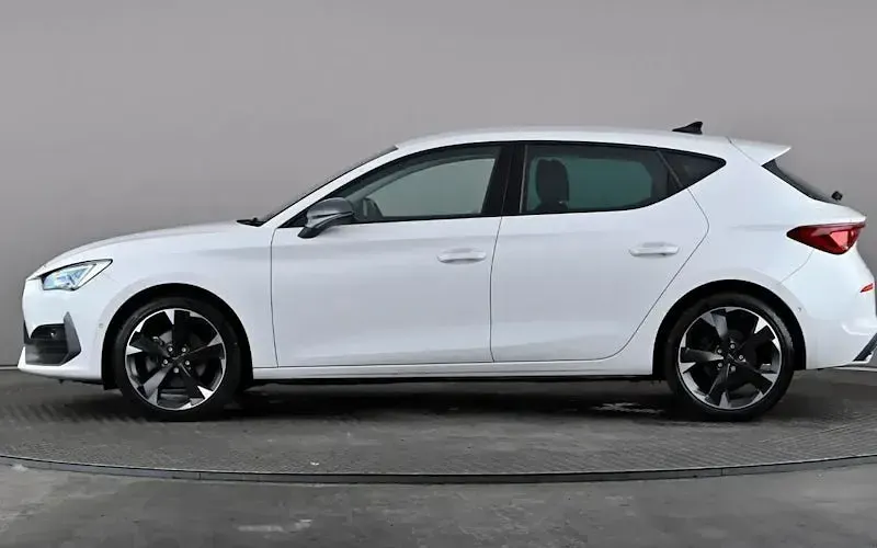 Used Cupra Leon 150 HP (110 kW) 2023 White Hatchback