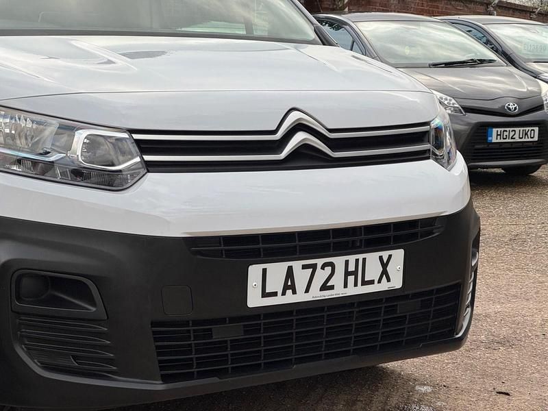 Used Citroën Berlingo 100 HP (73 kW) 2022 White MPV