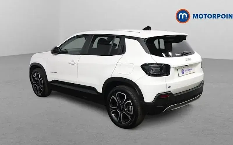 Begagnad Jeep Avenger Summit 114 kW (156 HK) 2024 SUV