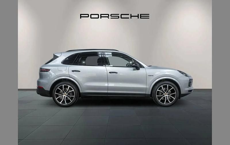 Used Porsche Cayenne 462 HP (339 kW) 2020 Silver SUV