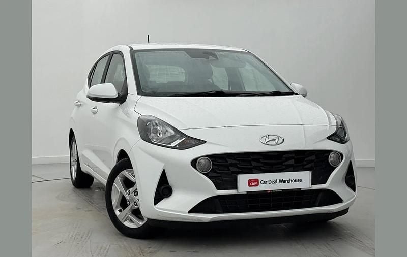 Used Hyundai i10 SE 67 HP (49 kW) 2021 White Hatchback