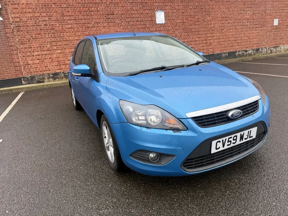 Usado Ford Focus Zetec 100 HP (73 kW) 2009 Azul Citadino