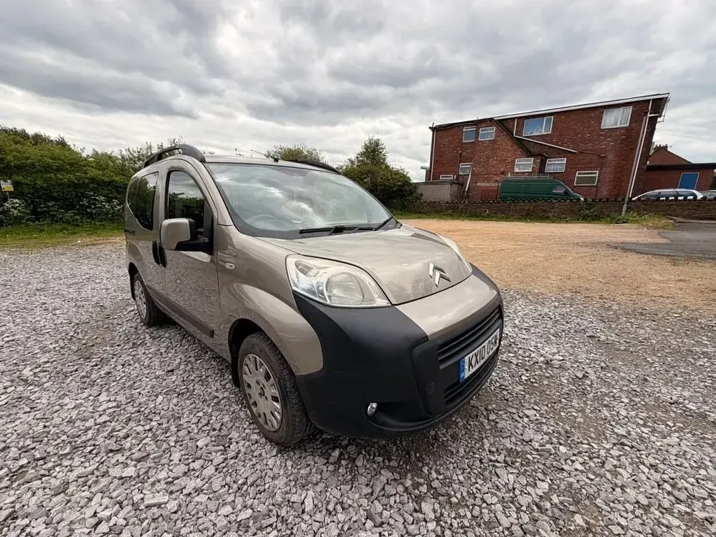 Usado Citroën Nemo 70 CV (51 kW) 2010 Beige Monovolumen