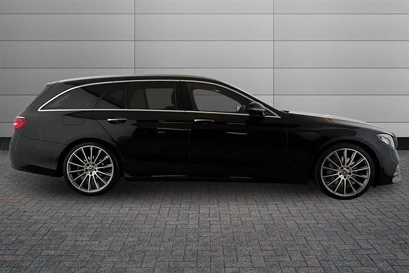 Usado Mercedes E220 AMG Line Premium 194 HP (142 kW) 2019 Preto Carrinha