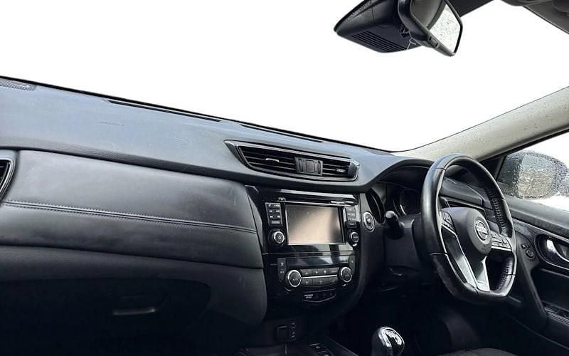 Used Nissan X-Trail N-Connecta 131 HP (96 kW) 2017 Green SUV