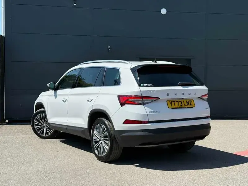 Used Skoda Kodiaq SE L Executive 140 HP (102 kW) 2023 Moon white metallic SUV