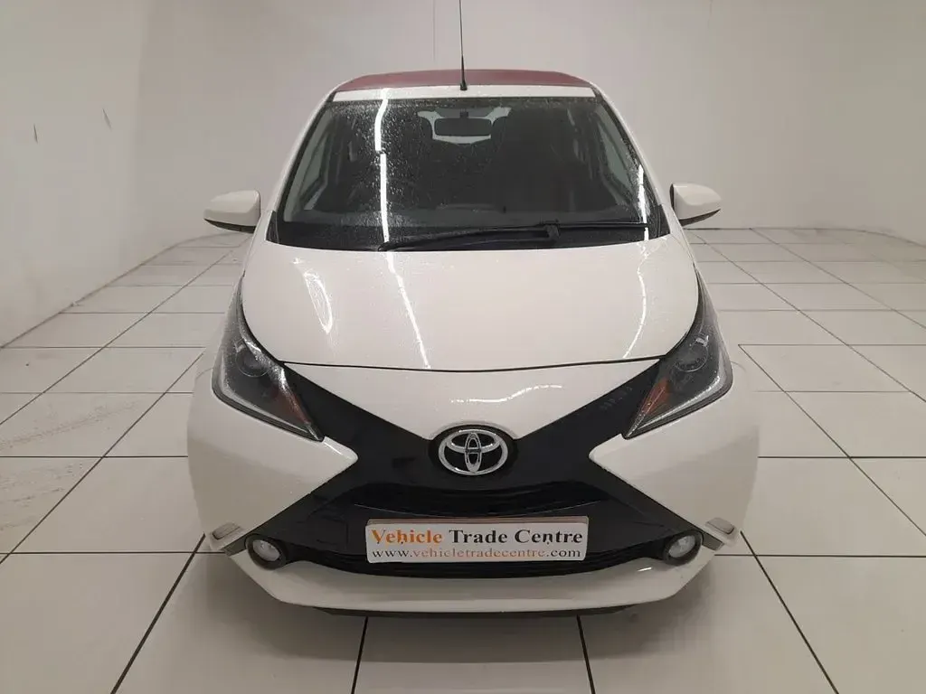 Used Toyota Aygo 69 HP (50 kW) 2017 White Hatchback