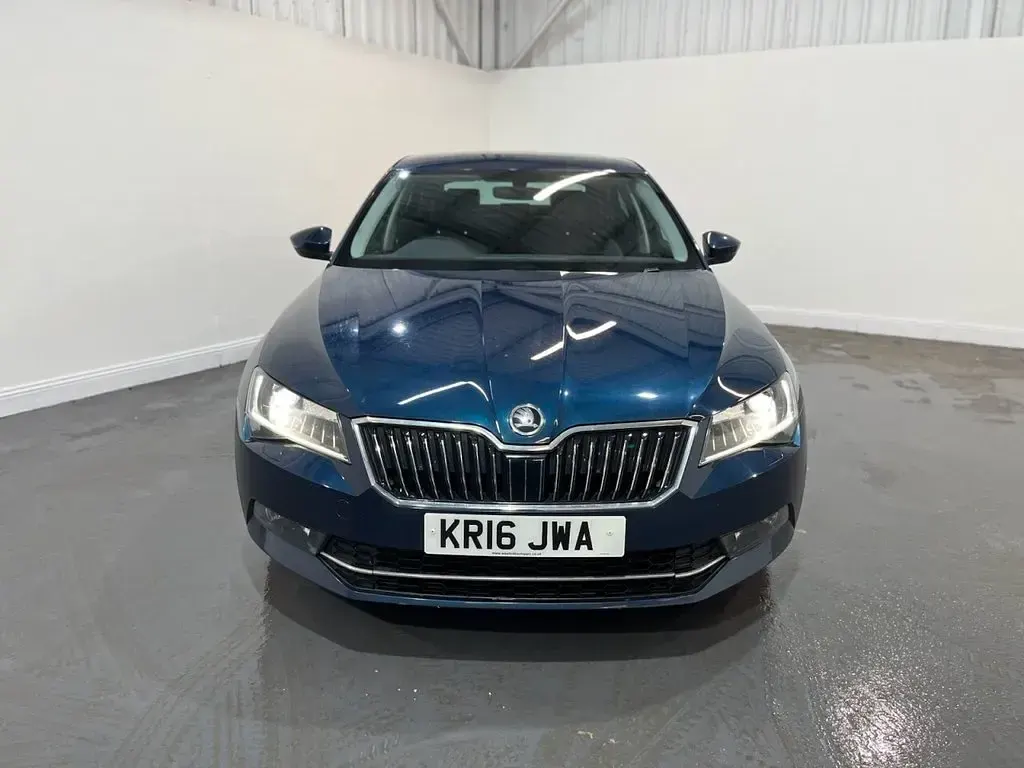 Used Skoda Superb SE L Executive 190 HP (139 kW) 2016 Blue Hatchback