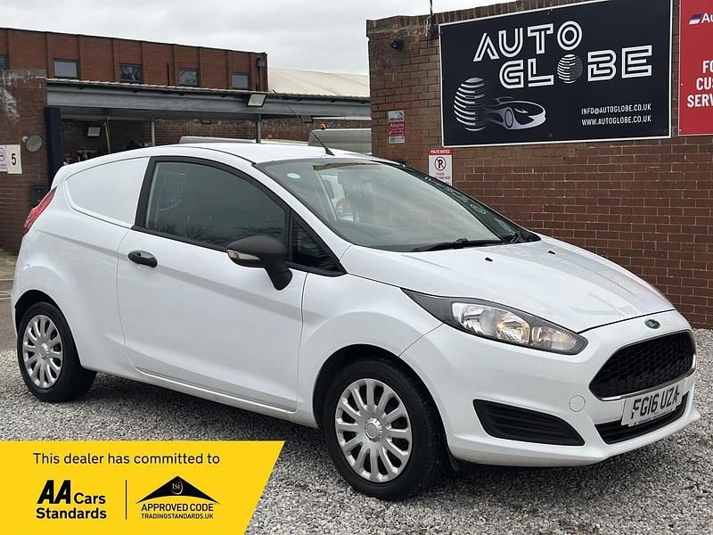 Used Ford Fiesta 2016 White Van