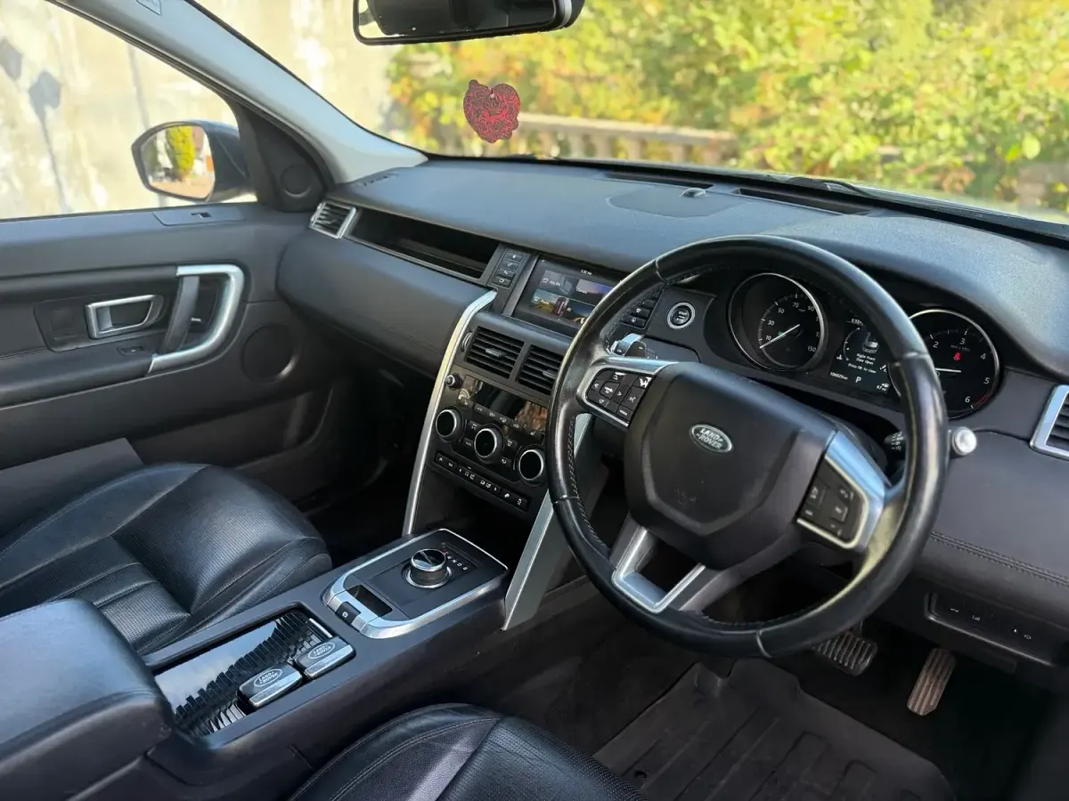 Used Land Rover Discovery Sport HSE 177 HP (130 kW) 2016 Silver SUV