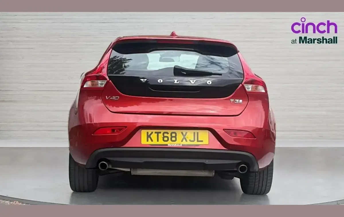 Used Volvo V40 Inscription 150 HP (110 kW) 2018 Red Hatchback