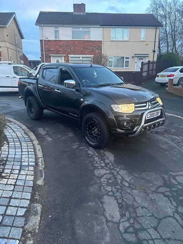Black Used 2014 Mitsubishi L200 Pickup | £3,900 - Image 1/4