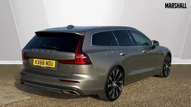 Usado Volvo V60 Inscription 190 HP (139 kW) 2018 Cinzento Carrinha