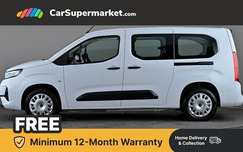 Used Vauxhall Combo Design Edition 100 kW (136 HP) 2025 White MPV