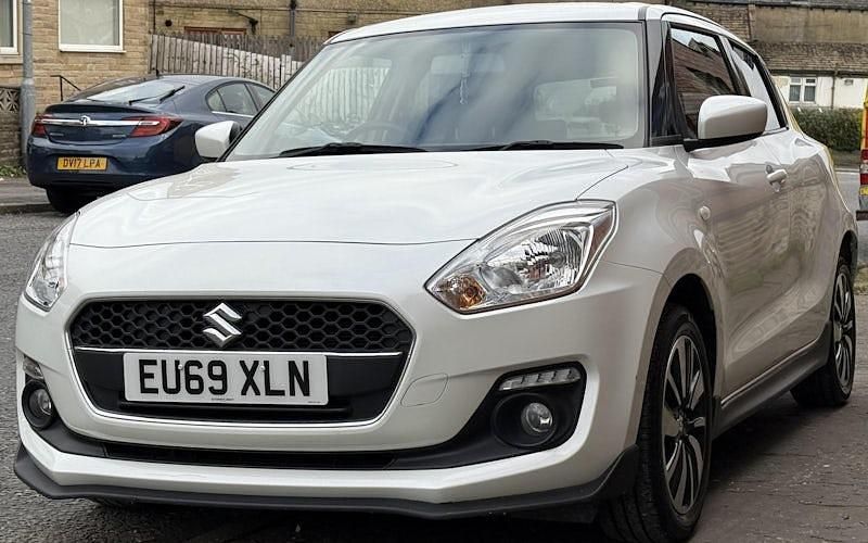 Used Suzuki Swift 90 HP (66 kW) 2019 White Hatchback