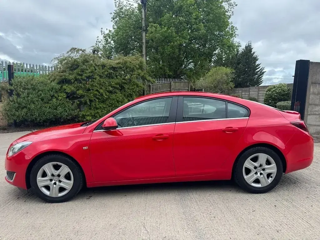 Used Vauxhall Insignia Design Edition 2014 Red Hatchback