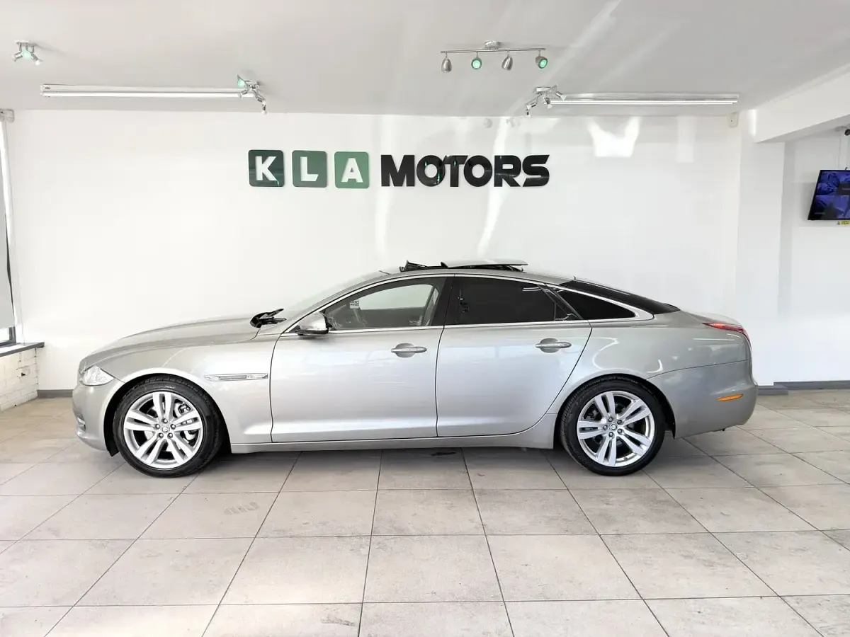 Used Jaguar XJ Premium Luxury 275 HP (202 kW) 2011 Gold Sedan