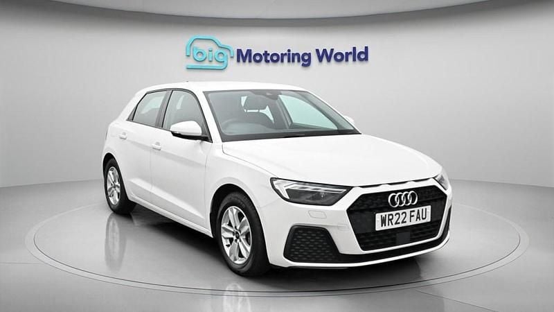 Used Audi A1 Sportback 95 HP (69 kW) 2022 White Hatchback