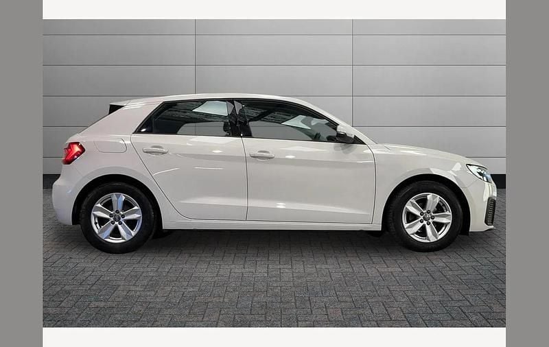 Używany Audi A1 Design 95 KM (69 kW) 2020 Biały SUV