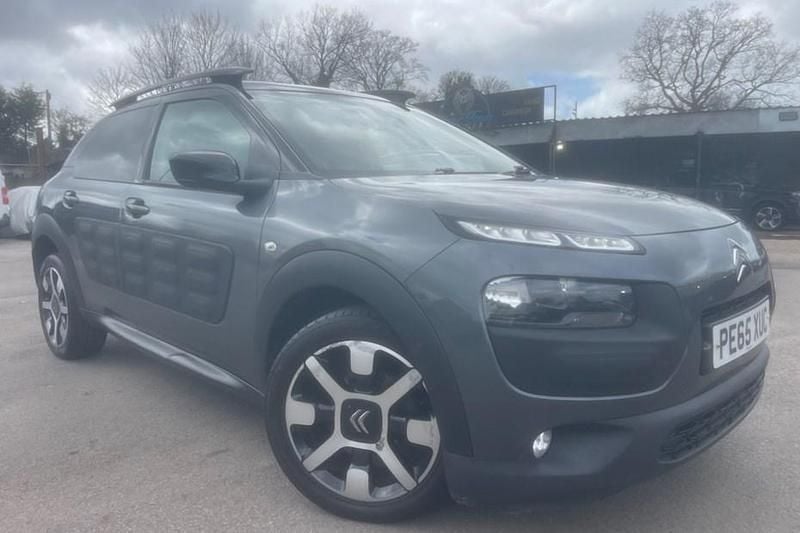 Used Citroën C4 Cactus Flair 100 HP (73 kW) 2015 Grey Hatchback