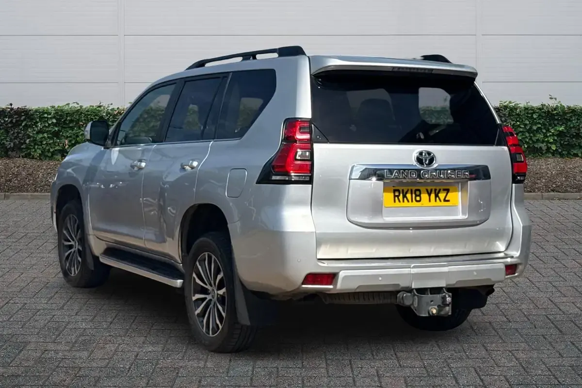 Used Toyota Land Cruiser 177 HP (130 kW) 2018 Silver Estate