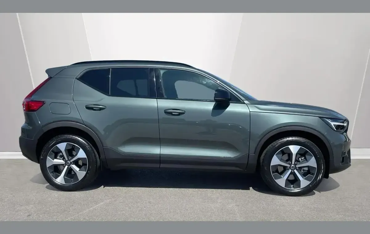 New Volvo XC40 Plus 161 HP (118 kW) 2026 Green SUV