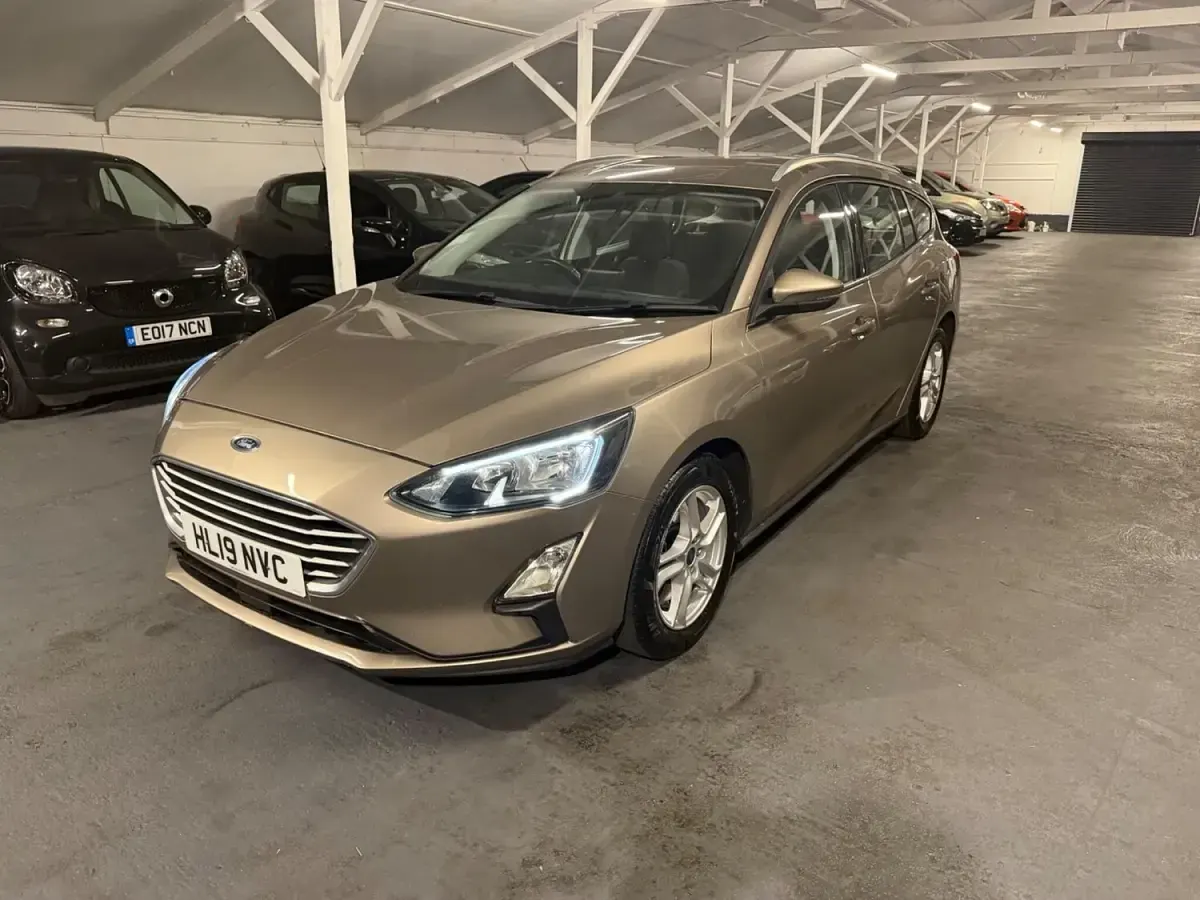 Used Ford Focus Zetec 120 HP (88 kW) 2019 Silver Estate