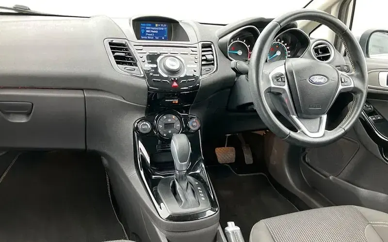 Used Ford Fiesta Titanium 120 HP (88 kW) 2015 Silver Hatchback