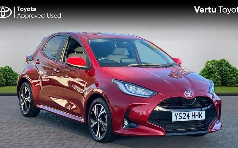 Used 2025 Toyota Yaris Hybrid Design Hatchback | £19,932 (Good price) - Image 1/4