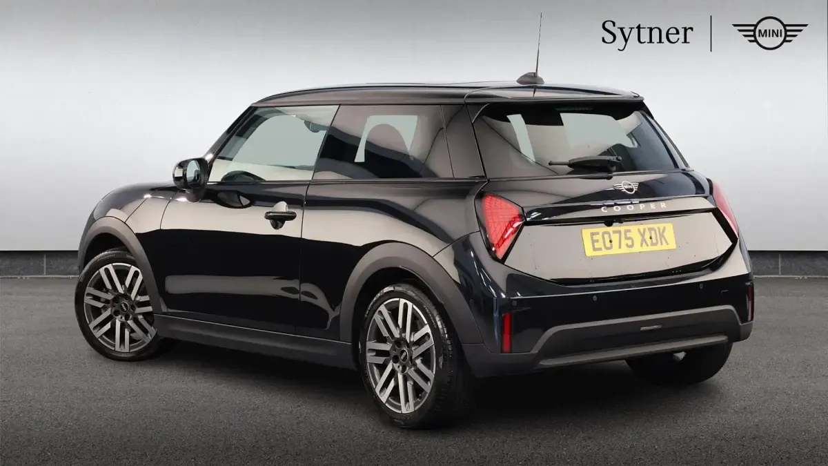 Used Mini Cooper Hatch 113 kW (154 HP) 2025 Black Hatchback