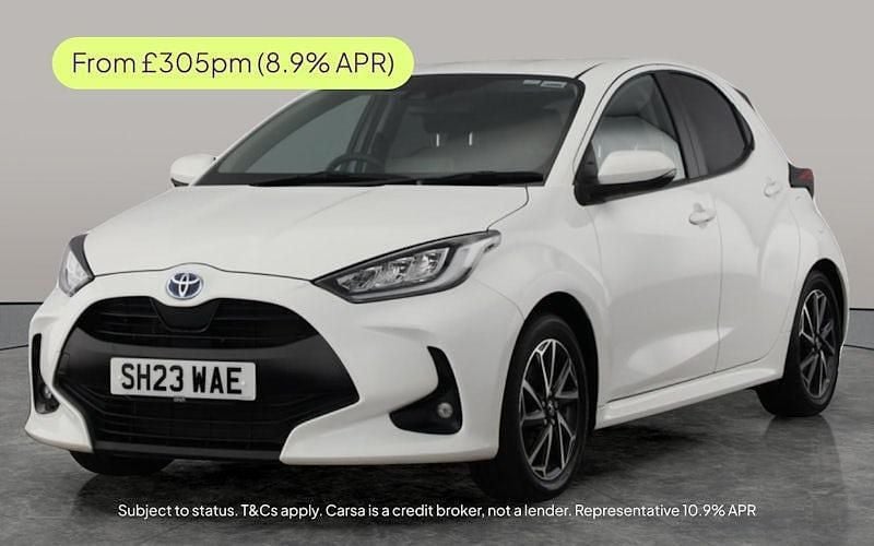 Used 2025 Toyota Yaris Hybrid Design Hatchback | £18,162 (Super price) - Image 1/3