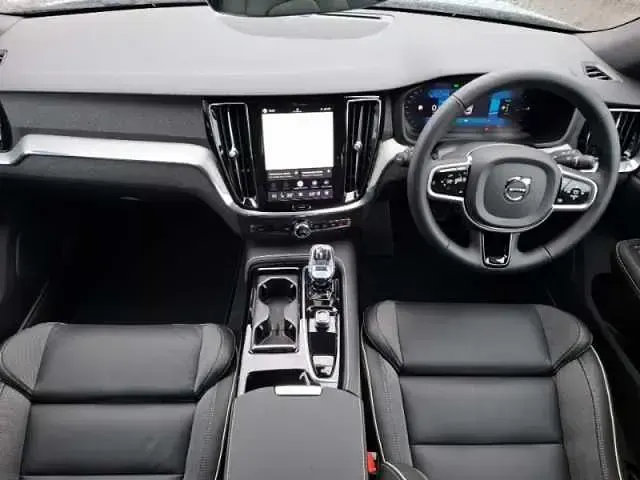 New Volvo V60 Plus 345 HP (253 kW) 2026 Estate