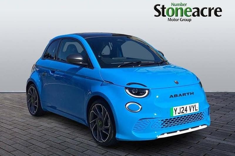 Begagnad Abarth 500e Scorpionissima 114 kW (155 HK) 2024 Halvkombi