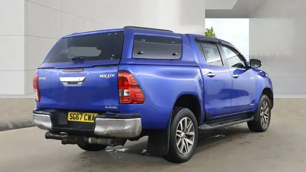 Used Toyota HiLux 150 HP (110 kW) 2017 Blue Pickup