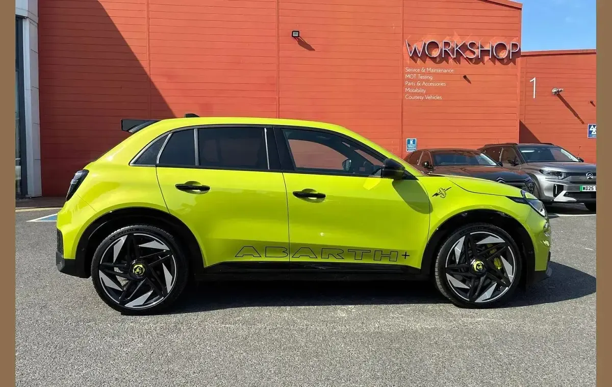 Used Abarth 600 Scorpionissima 206 kW (281 HP) 2025 Green SUV