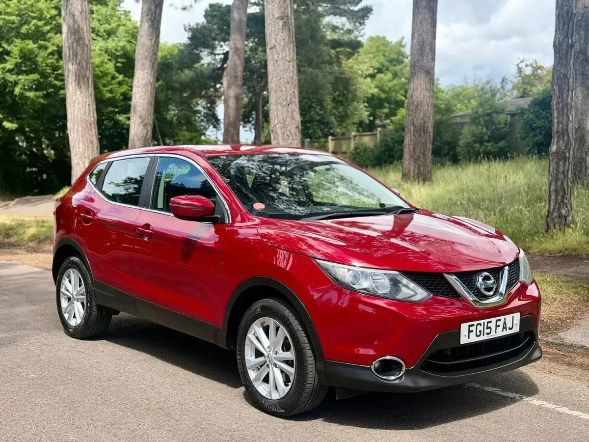Used Nissan Qashqai Acenta 110 HP (80 kW) 2015 Red SUV