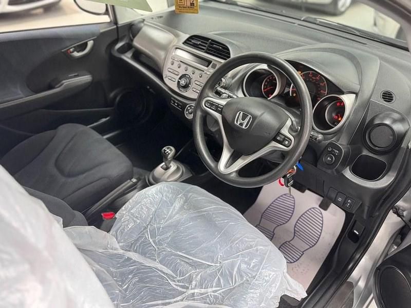 Used Honda Jazz ES 100 HP (73 kW) 2009 Silver Hatchback