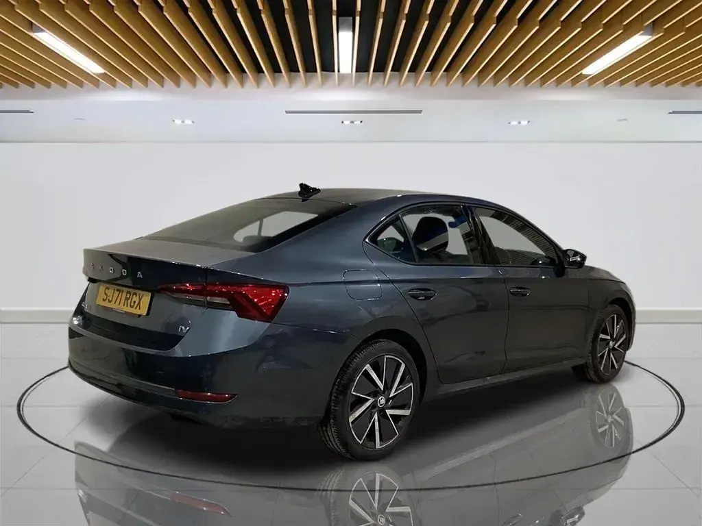 Usado Skoda Octavia SE Technology 204 CV (150 kW) 2021 Gris Utilitario