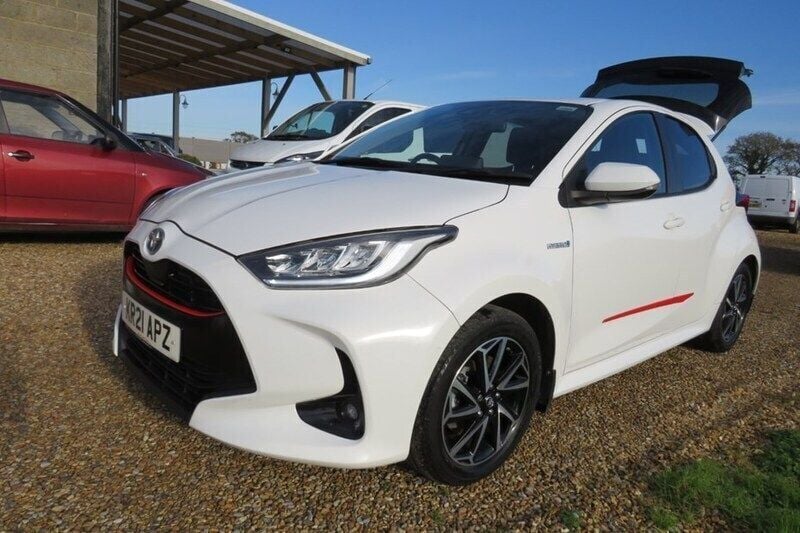 Used Toyota Yaris Hybrid Design 116 HP (85 kW) 2021