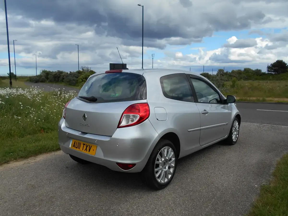 Used Renault Clio Dynamique 2011 Silver Hatchback
