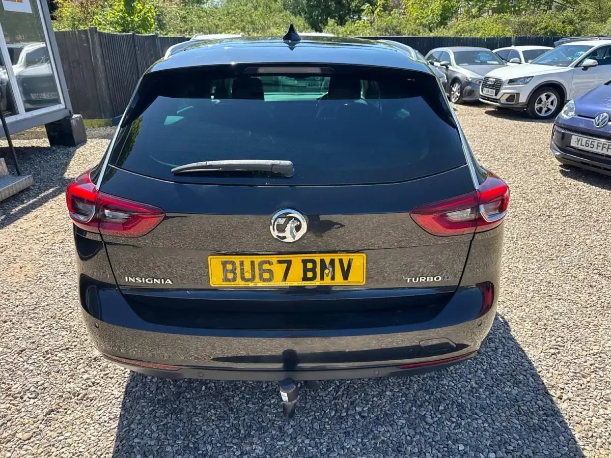 Używany Vauxhall Insignia Elite 170 KM (125 kW) 2017 Czarny Kombi