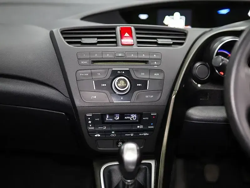 Used Honda Civic SE 100 HP (73 kW) 2013 Silver Hatchback