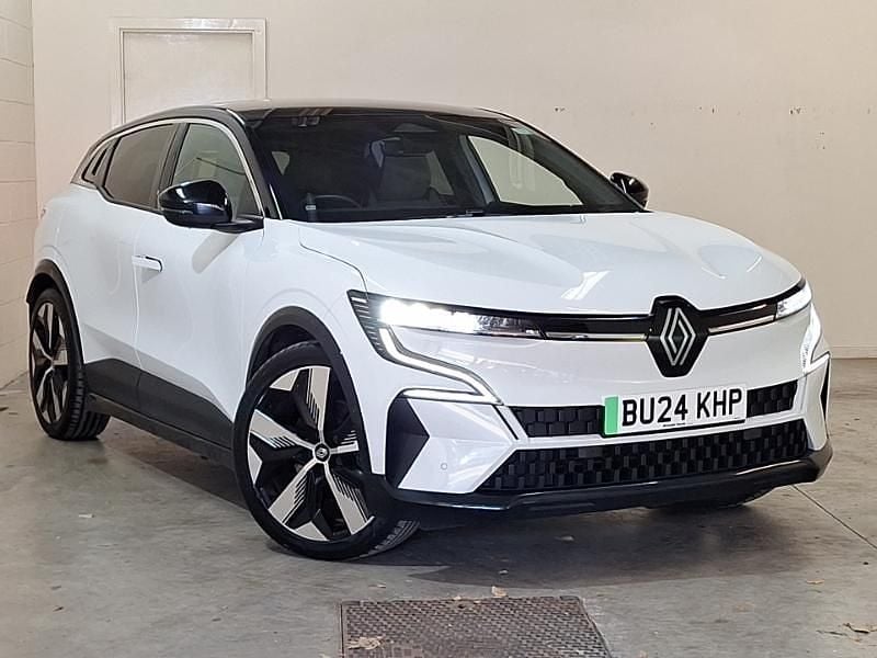 White Used 2024 Renault Mégane Techno Hatchback | £19,998 (Fair price) - Image 1/4