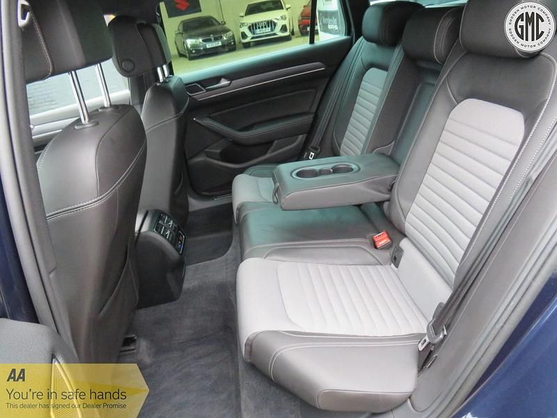 Begagnad VW Passat R-line 150 HK (110 kW) 2015 Blå Kombi