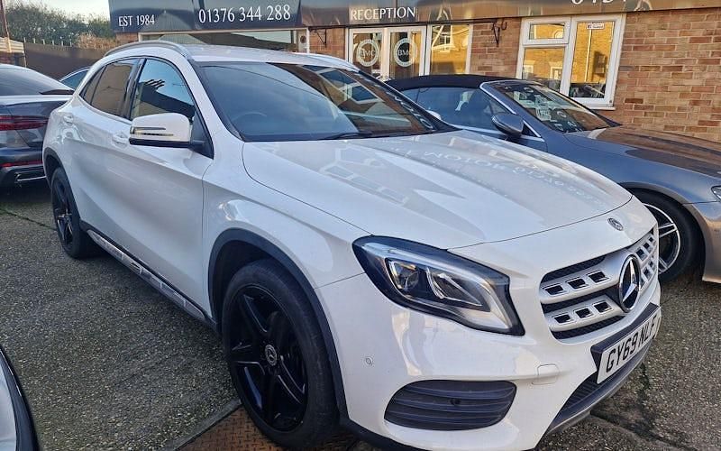 Used Mercedes GLA180 AMG line 122 HP (89 kW) 2019 White SUV