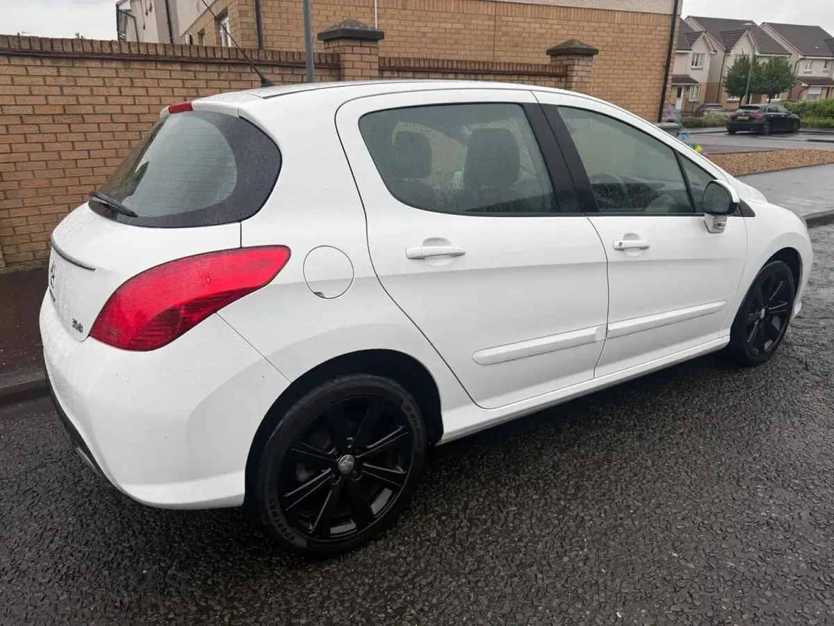 Used Peugeot 308 Active 2011 White Hatchback