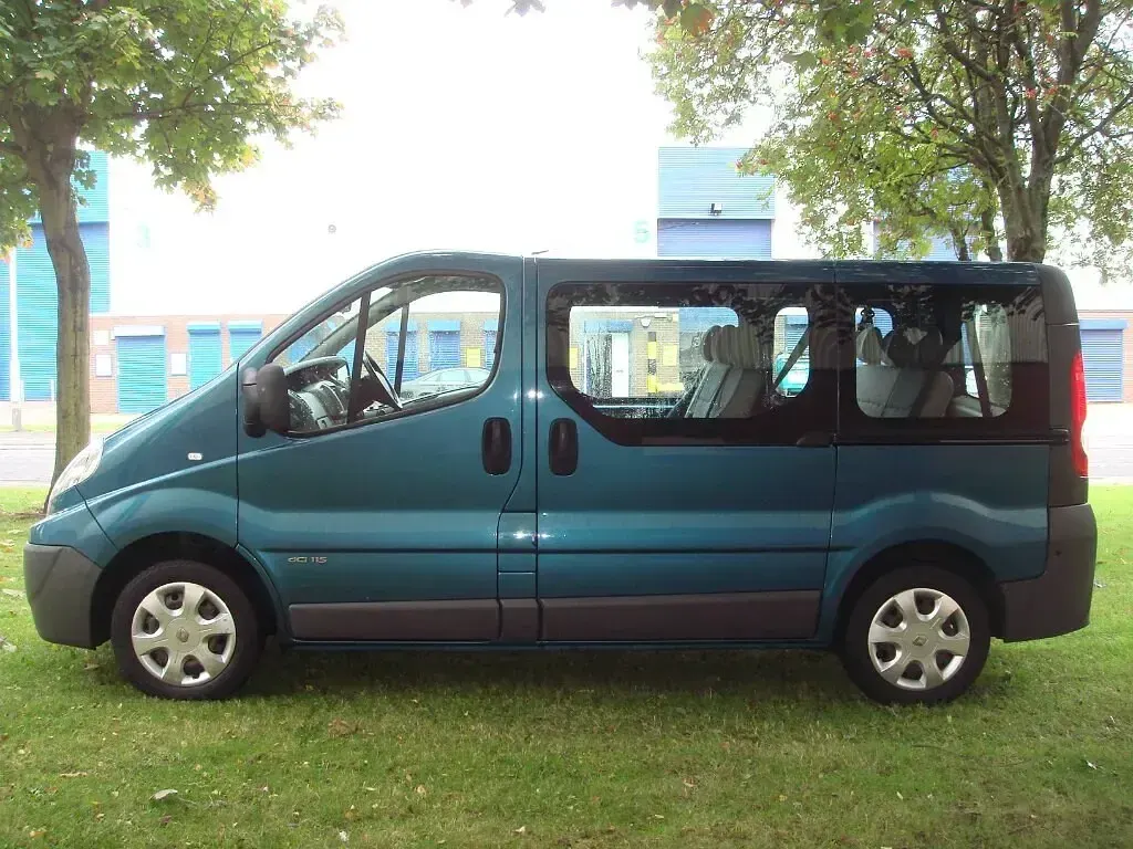 Used Renault Trafic 2009 Blue MPV