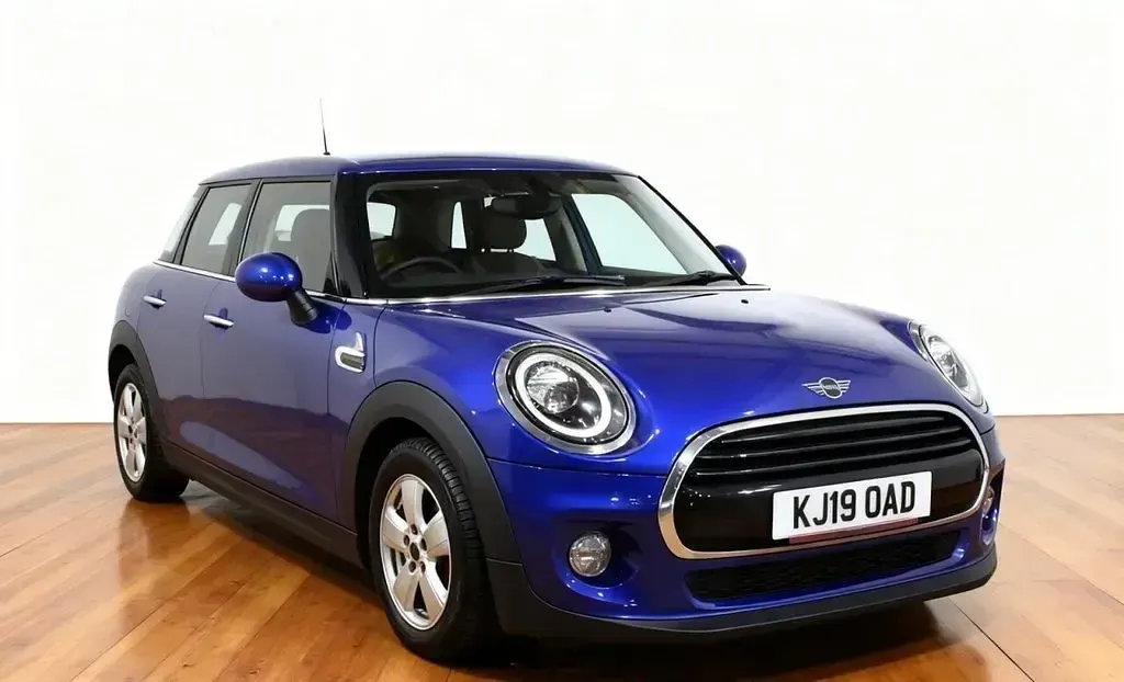 Used Mini Cooper Classic 136 HP (100 kW) 2019 Blue Hatchback