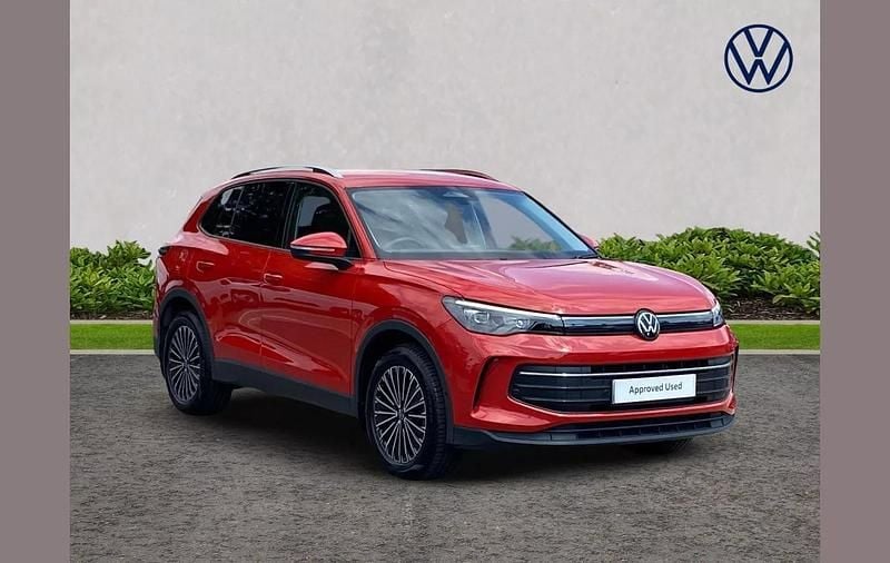 Red Used 2024 VW Tiguan Match SUV | £30,490 (Fair price) - Image 1/4