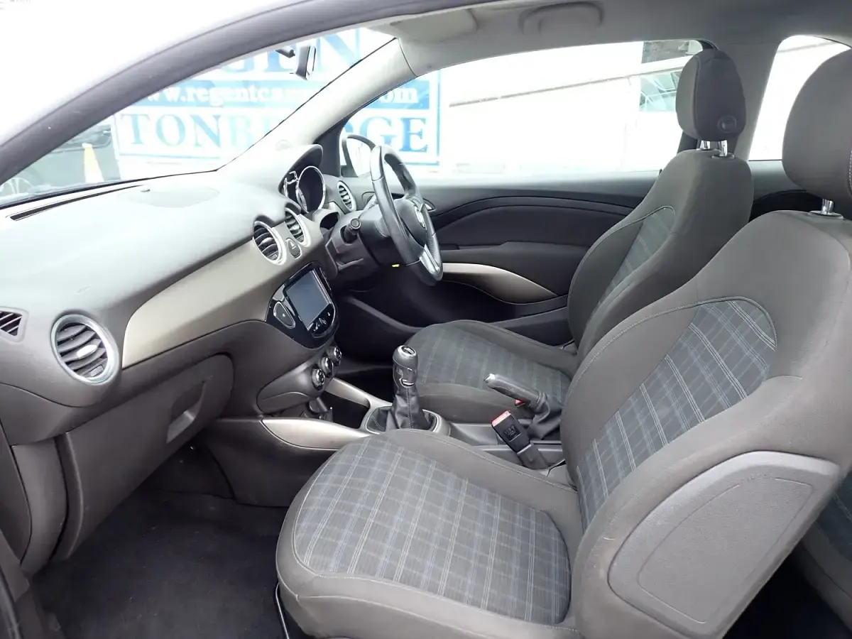Used Vauxhall Adam Glam 70 HP (51 kW) 2014 White Hatchback